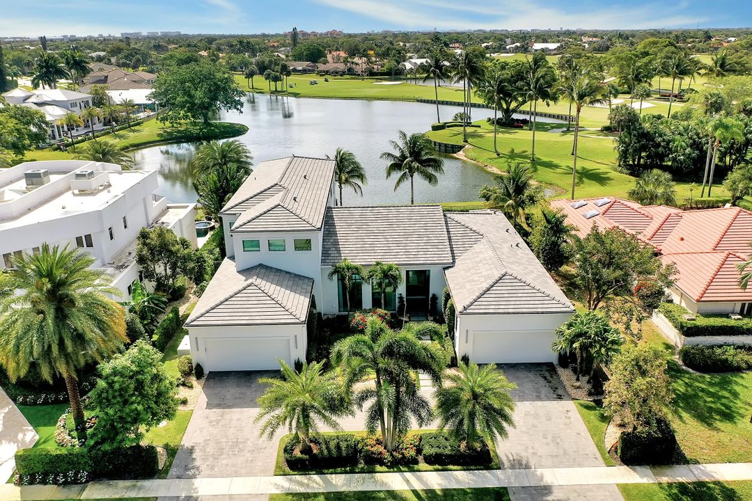 Recently Sold: $3,200,000 (4 beds, 6 baths, 5323 Square Feet)