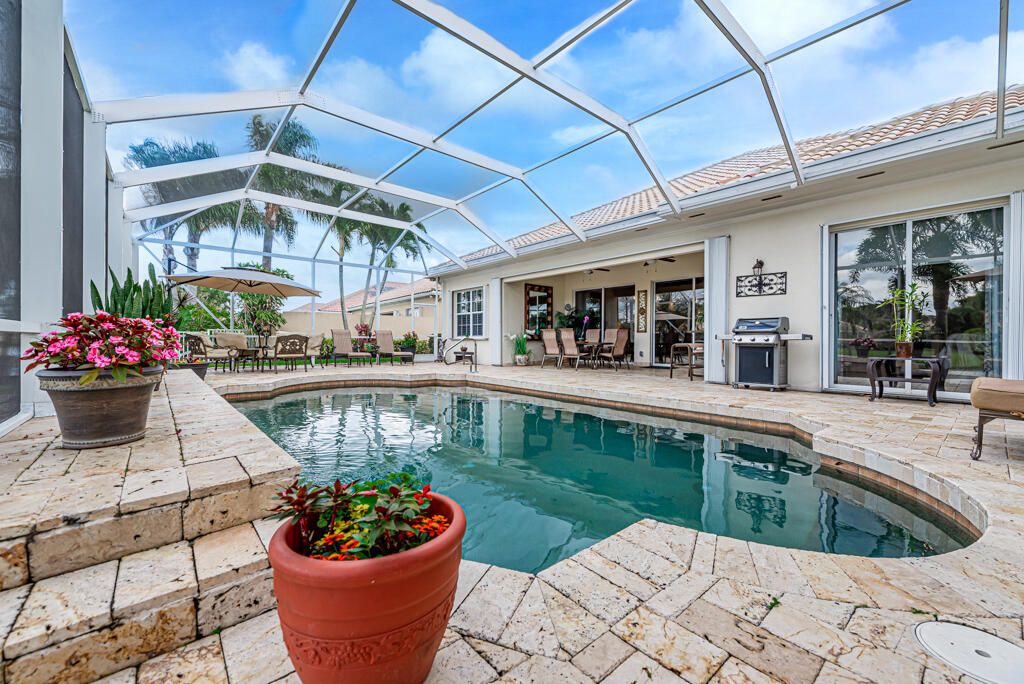 Recently Sold: $849,000 (4 beds, 3 baths, 2499 Square Feet)