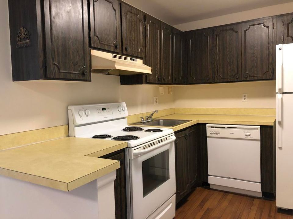 Recently Rented: $1,450 (2 beds, 2 baths, 936 Square Feet)