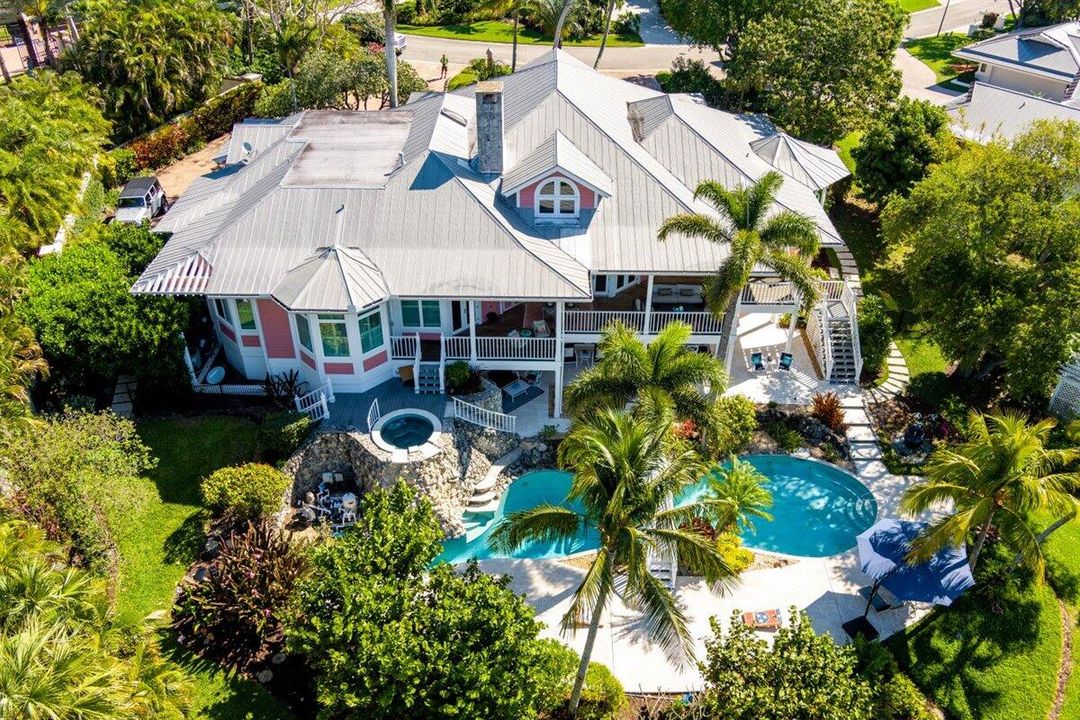 Recently Sold: $3,699,999 (5 beds, 5 baths, 5622 Square Feet)