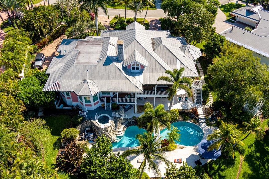 Recently Sold: $3,699,999 (5 beds, 5 baths, 5622 Square Feet)