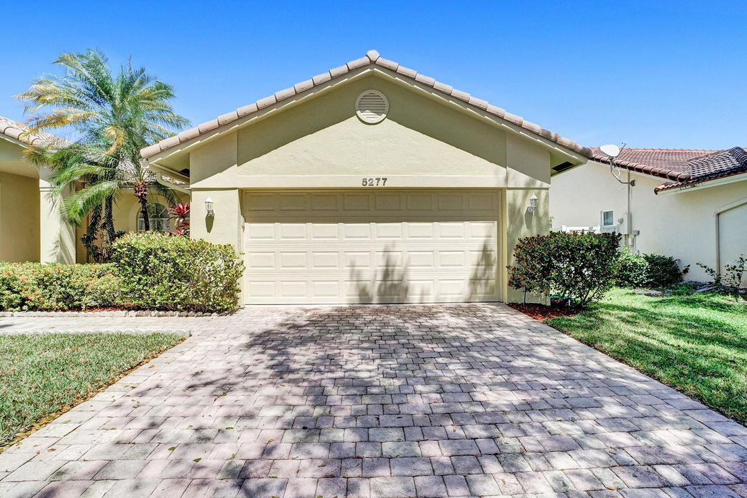 Recently Sold: $550,000 (4 beds, 2 baths, 2318 Square Feet)