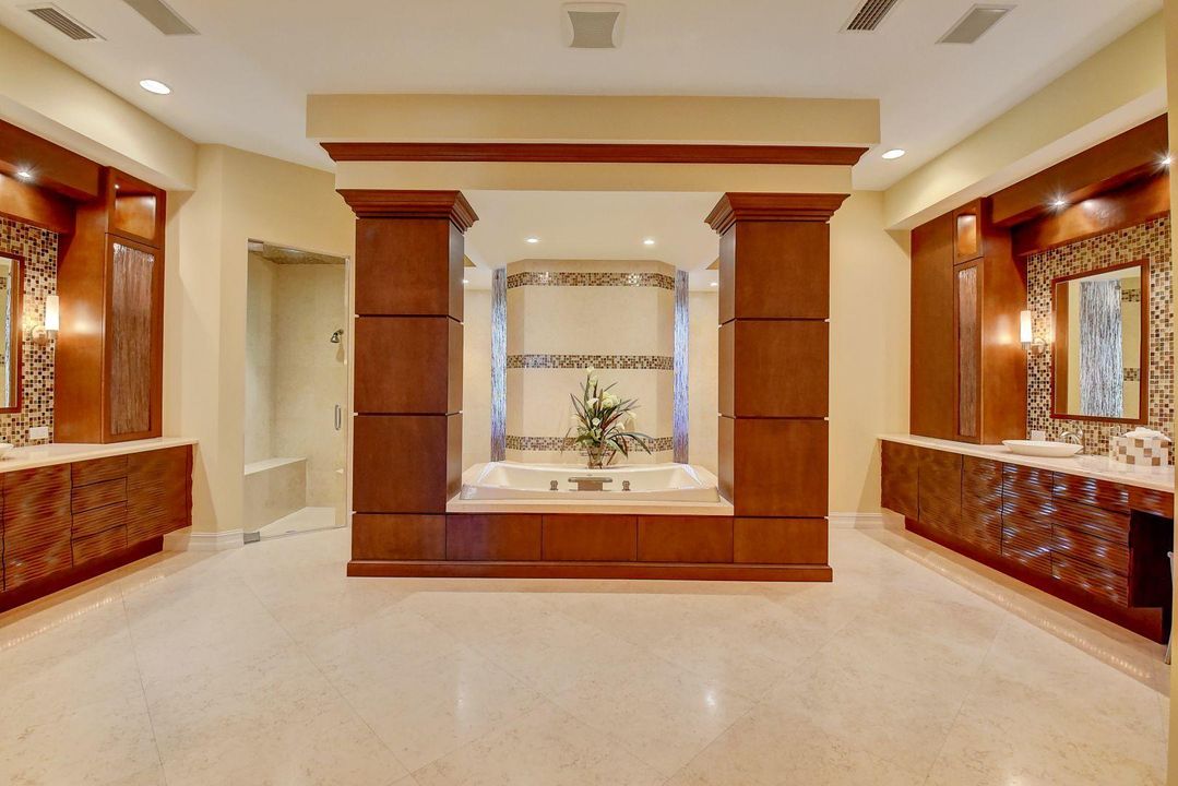 最近售出: $5,995,000 (6 贝兹, 8 浴室, 11349 平方英尺)