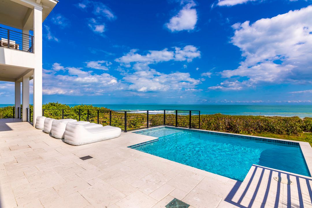 Recently Sold: $3,650,000 (5 beds, 5 baths, 4071 Square Feet)