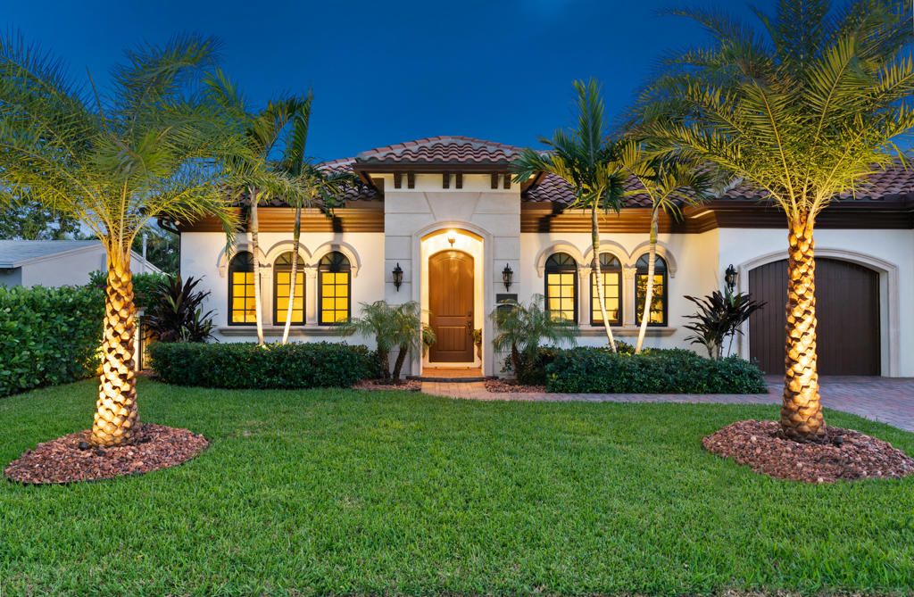 Recently Sold: $1,895,000 (4 beds, 2 baths, 2784 Square Feet)