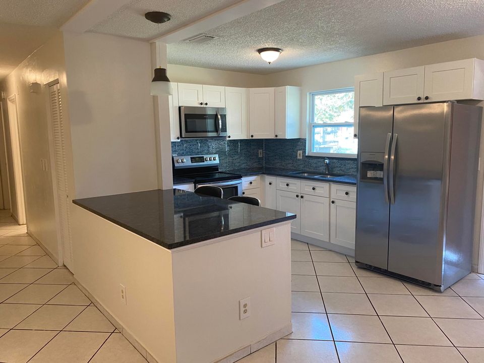 Recently Sold: $235,000 (3 beds, 2 baths, 1008 Square Feet)