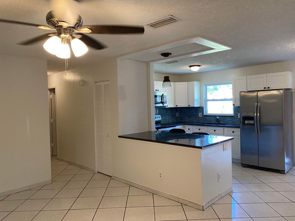 Recently Sold: $235,000 (3 beds, 2 baths, 1008 Square Feet)