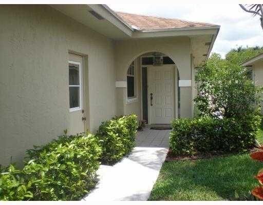 Recently Rented: $2,700 (3 beds, 2 baths, 1550 Square Feet)