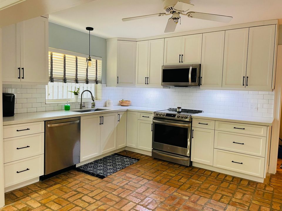 Recently Sold: $630,000 (2 beds, 2 baths, 1659 Square Feet)