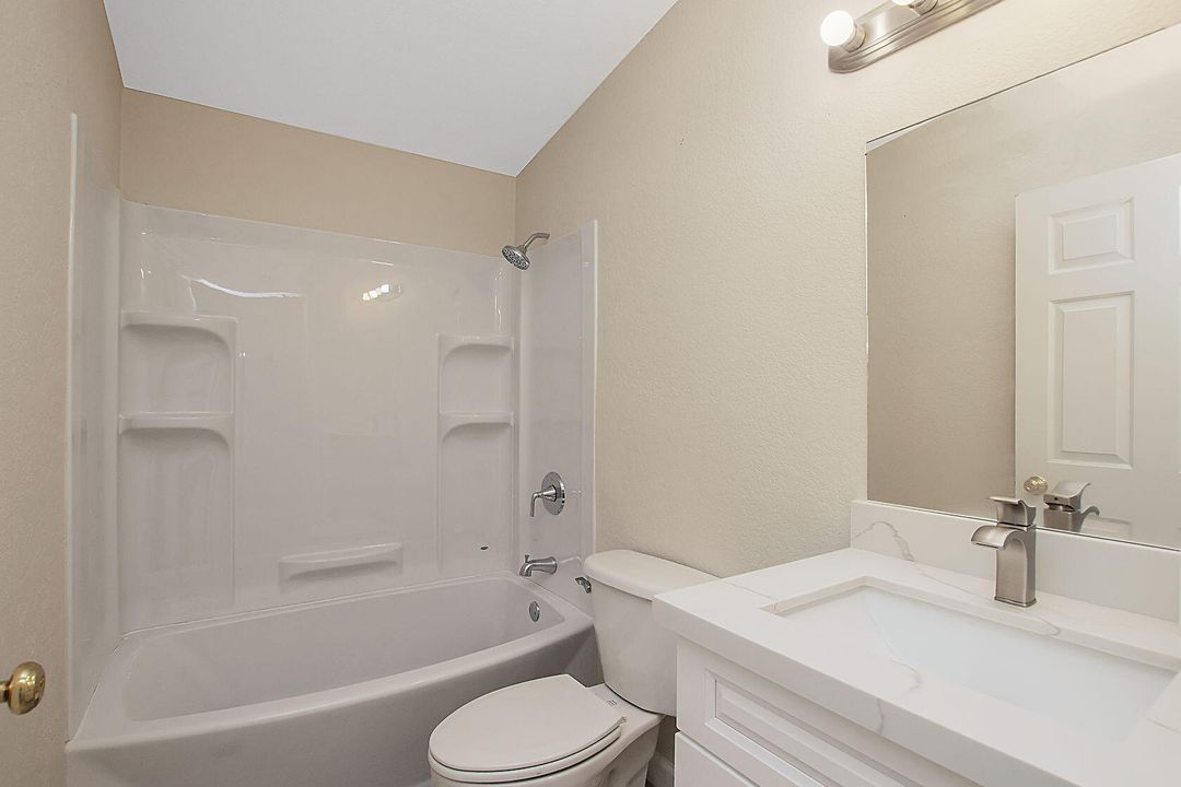 最近售出: $460,000 (3 贝兹, 2 浴室, 1200 平方英尺)