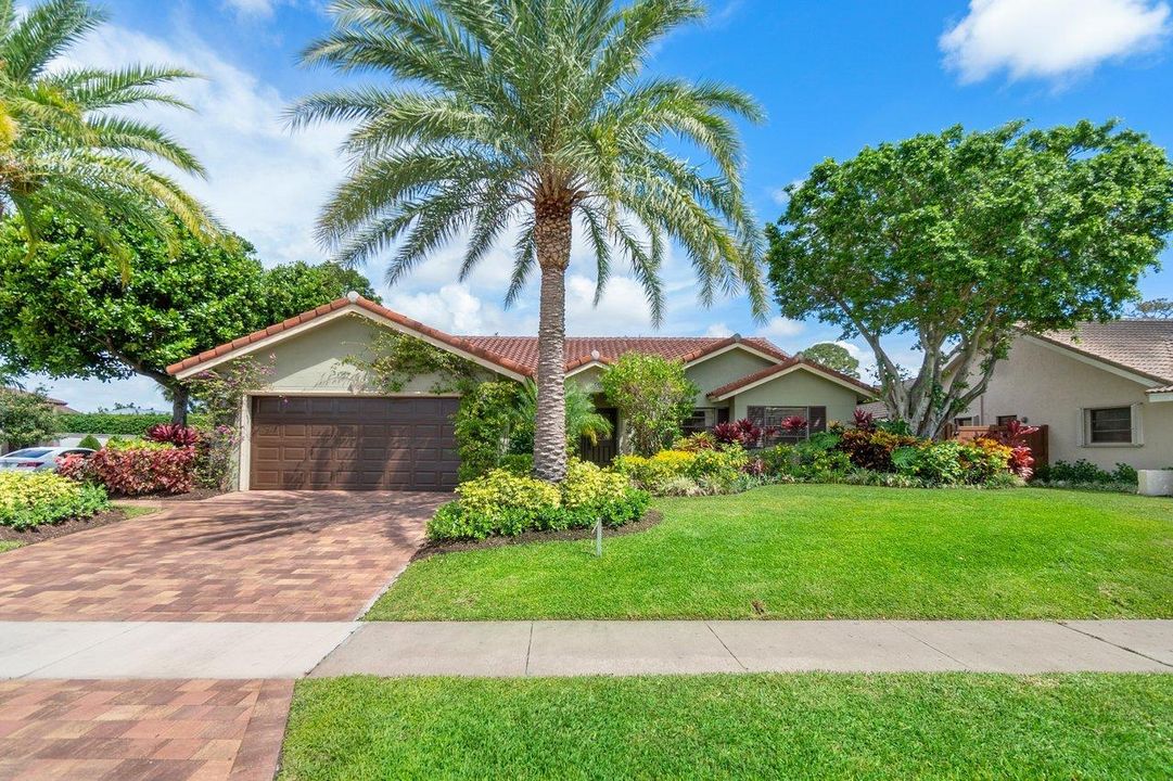 Recently Sold: $875,000 (4 beds, 2 baths, 2659 Square Feet)