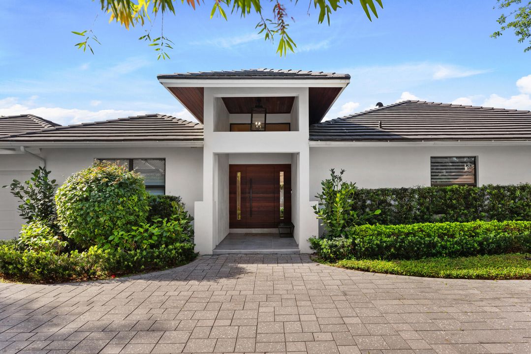 Recently Sold: $1,600,000 (5 beds, 4 baths, 4005 Square Feet)