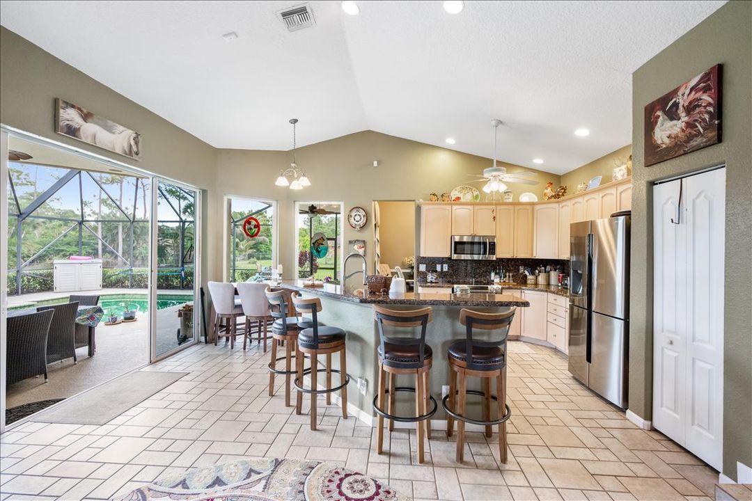 Recently Sold: $650,000 (4 beds, 2 baths, 2633 Square Feet)