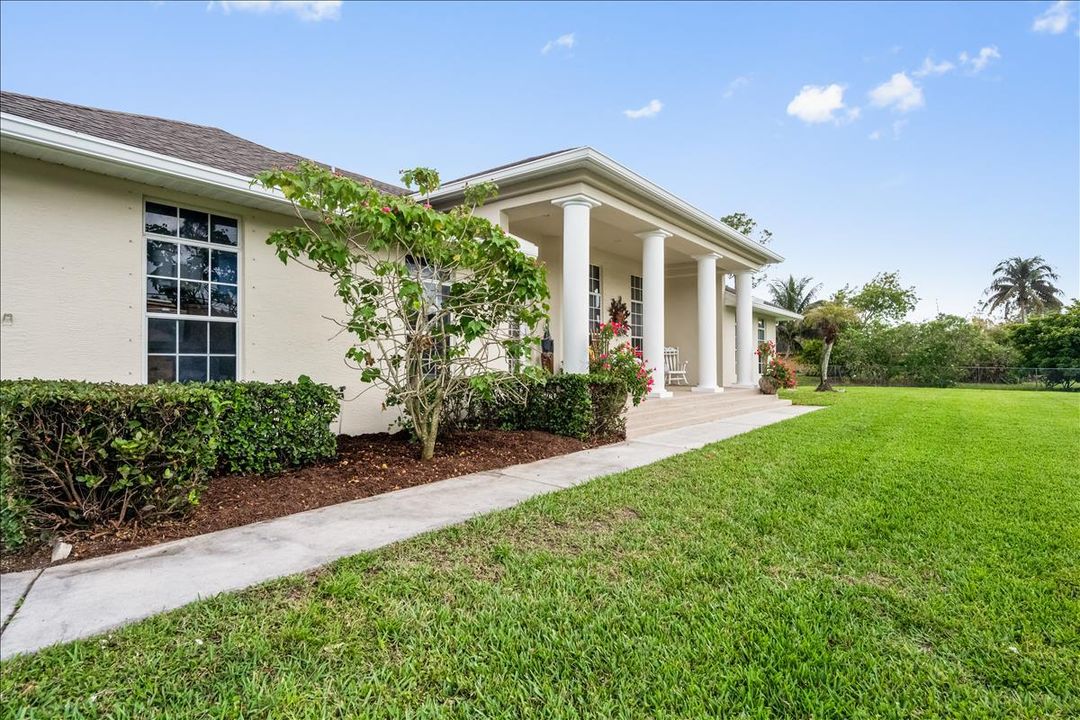 Recently Sold: $650,000 (4 beds, 2 baths, 2633 Square Feet)