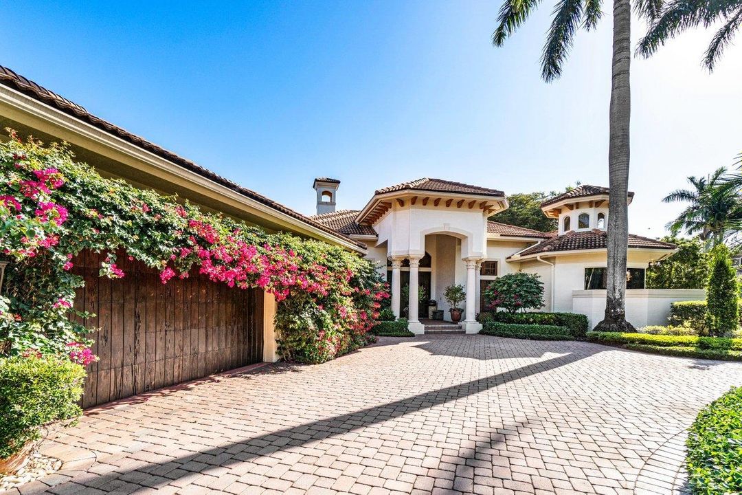 Recently Sold: $2,895,000 (4 beds, 4 baths, 5150 Square Feet)