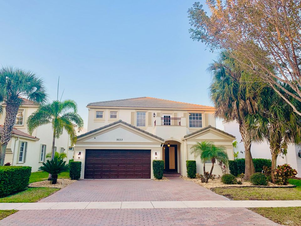 Recently Sold: $649,900 (6 beds, 3 baths, 3479 Square Feet)