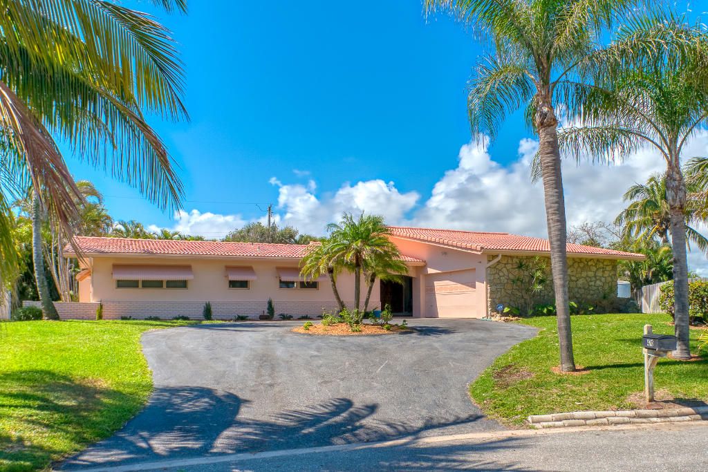 Recently Sold: $1,200,000 (3 beds, 2 baths, 1638 Square Feet)
