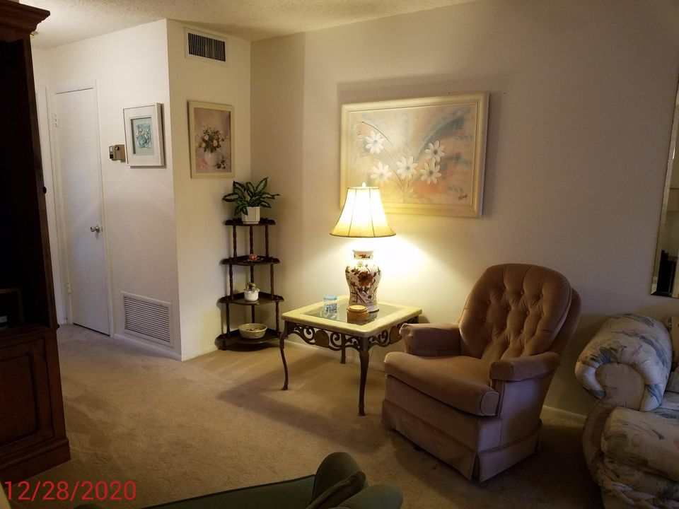 Recently Rented: $1,100 (1 beds, 1 baths, 750 Square Feet)