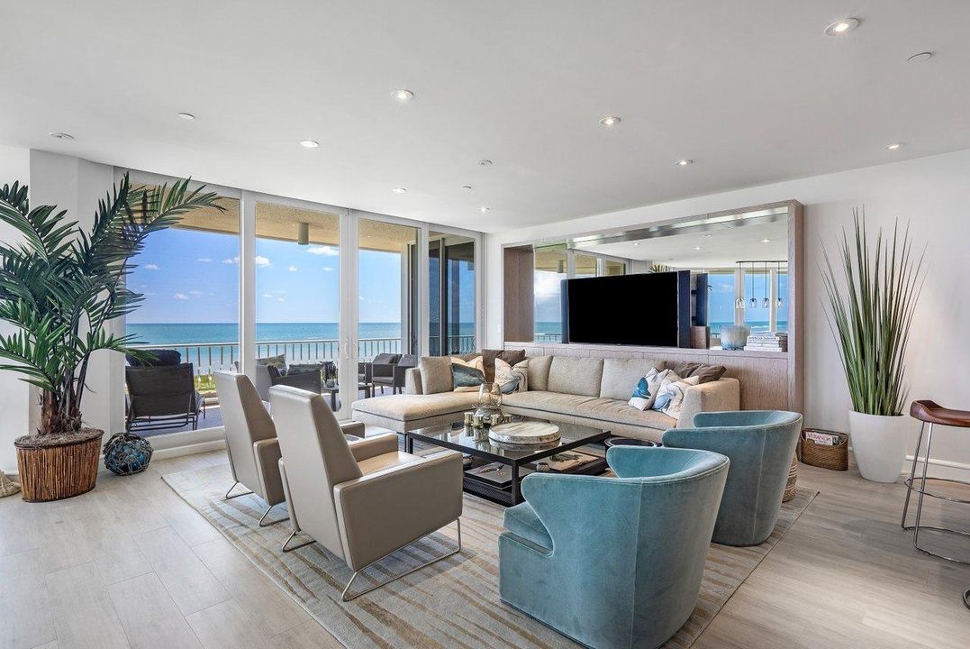 Recently Sold: $2,699,000 (3 beds, 3 baths, 3054 Square Feet)