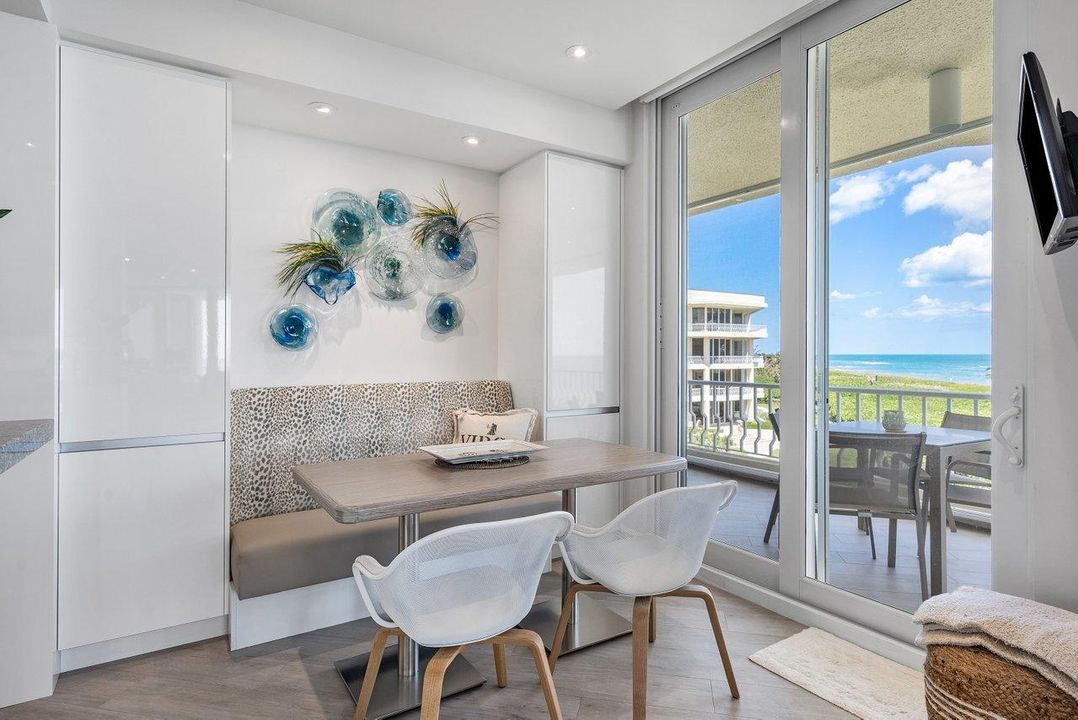 Recently Sold: $2,699,000 (3 beds, 3 baths, 3054 Square Feet)