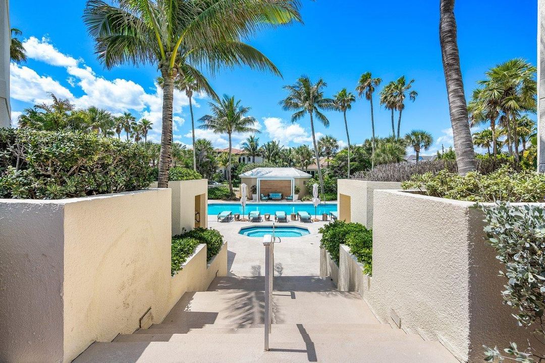 Recently Sold: $2,699,000 (3 beds, 3 baths, 3054 Square Feet)