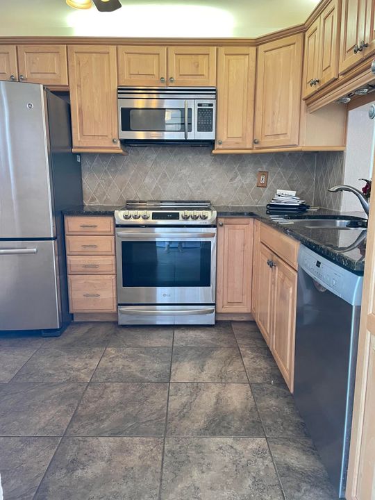 Recently Sold: $219,000 (2 beds, 2 baths, 1009 Square Feet)