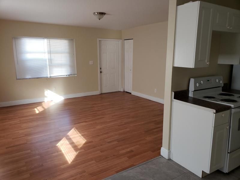 Recently Rented: $1,150 (2 beds, 1 baths, 1610 Square Feet)