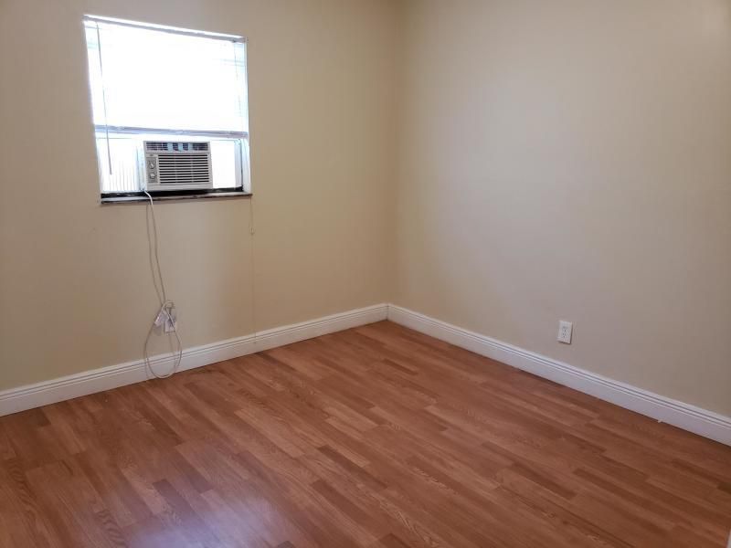 Recently Rented: $1,150 (2 beds, 1 baths, 1610 Square Feet)