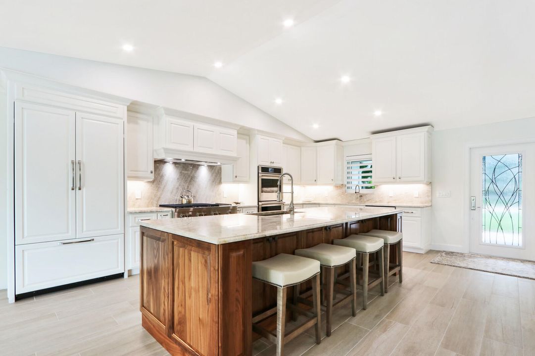 Recently Sold: $1,550,000 (3 beds, 3 baths, 3040 Square Feet)