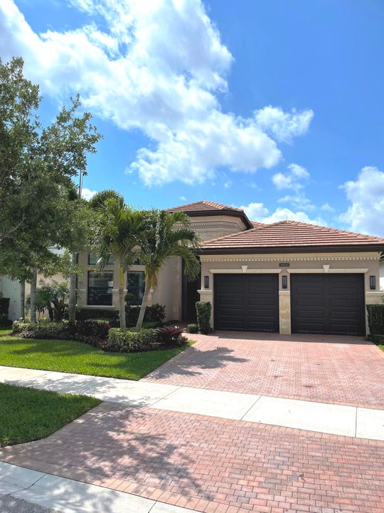 Recently Sold: $1,430,000 (4 beds, 3 baths, 3249 Square Feet)