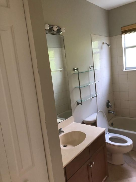 Недавно арендовано: $5,995 (5 спален, 3 ванн, 3416 Квадратных фут)
