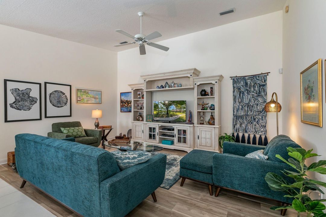 Vendido Recientemente: $300,000 (2 camas, 2 baños, 1680 Pies cuadrados)