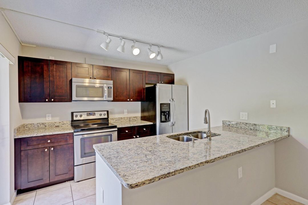 Recently Sold: $199,000 (2 beds, 2 baths, 1236 Square Feet)