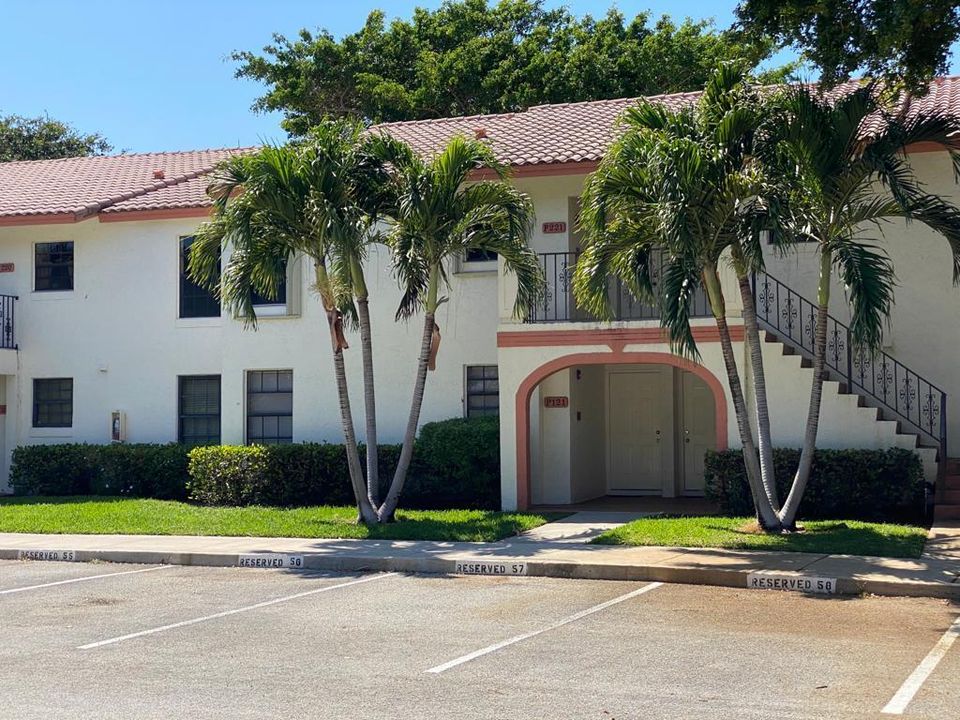 Recently Rented: $1,850 (2 beds, 2 baths, 935 Square Feet)