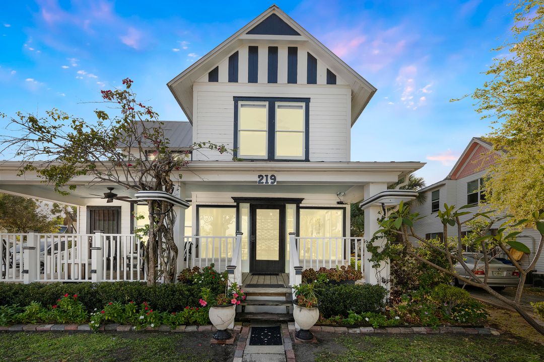 最近售出: $825,000 (5 贝兹, 4 浴室, 2469 平方英尺)