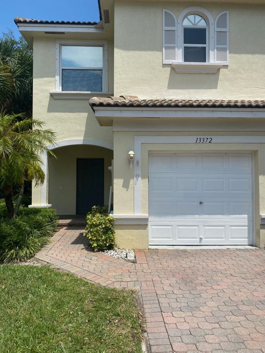 Vendido Recientemente: $294,000 (2 camas, 2 baños, 1628 Pies cuadrados)