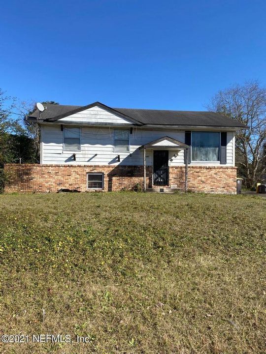 Recently Sold: $105,000 (4 beds, 2 baths, 2700 Square Feet)