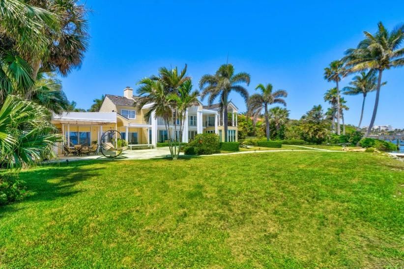 Recently Sold: $12,000,000 (5 beds, 6 baths, 4784 Square Feet)