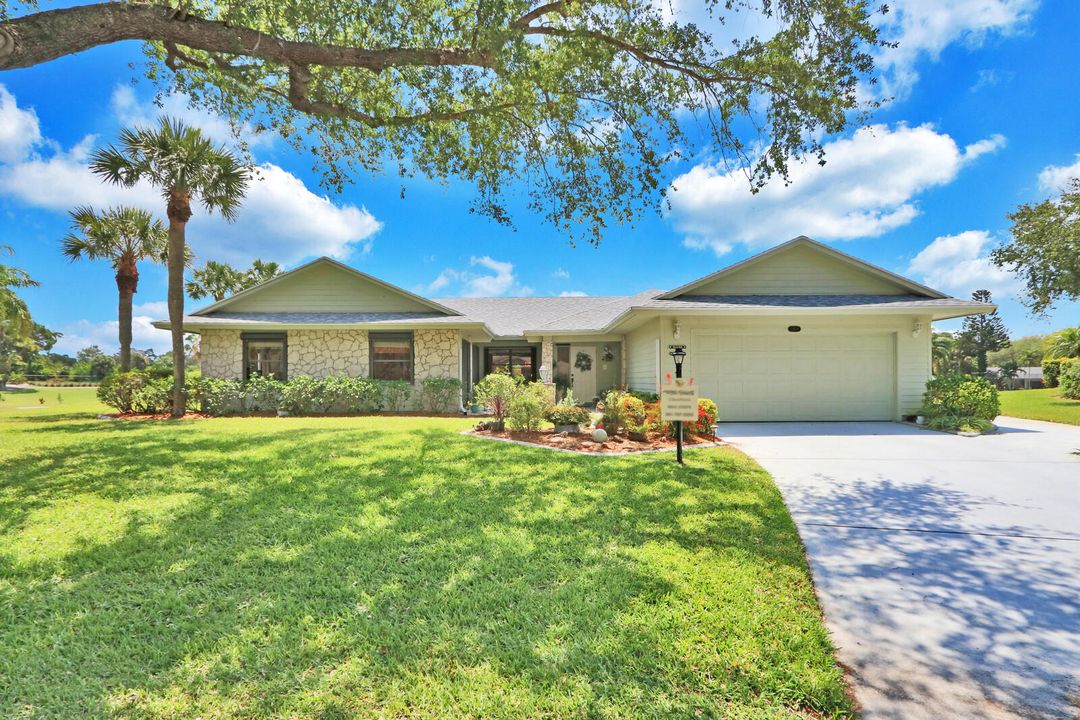 Recently Sold: $400,000 (3 beds, 2 baths, 2303 Square Feet)