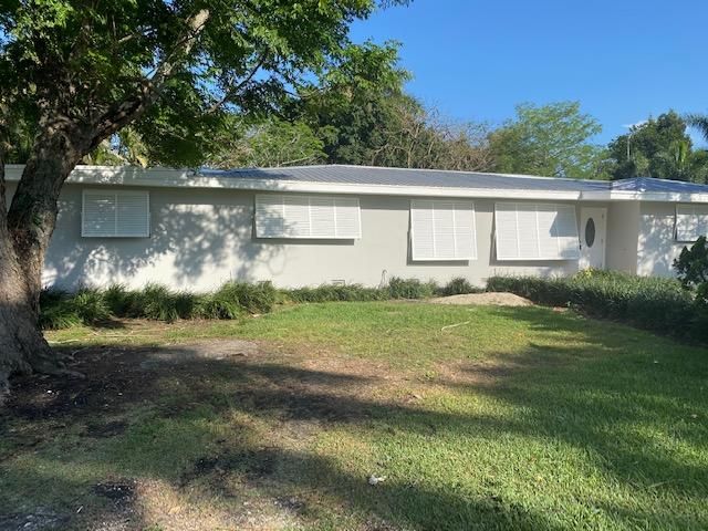 Recently Sold: $329,900 (3 beds, 2 baths, 2037 Square Feet)
