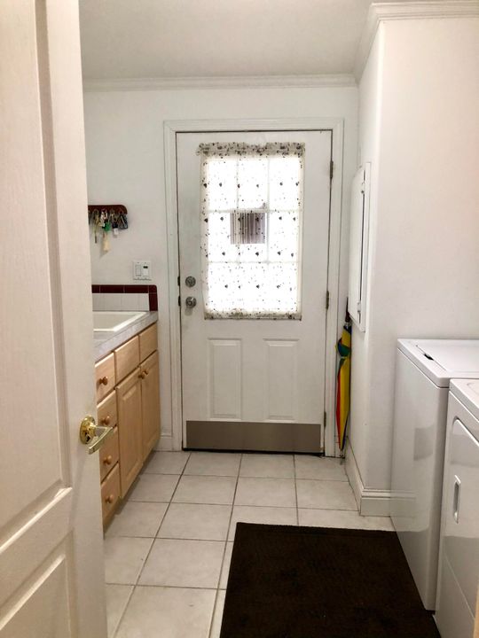 Recently Sold: $150,000 (3 beds, 2 baths, 1828 Square Feet)