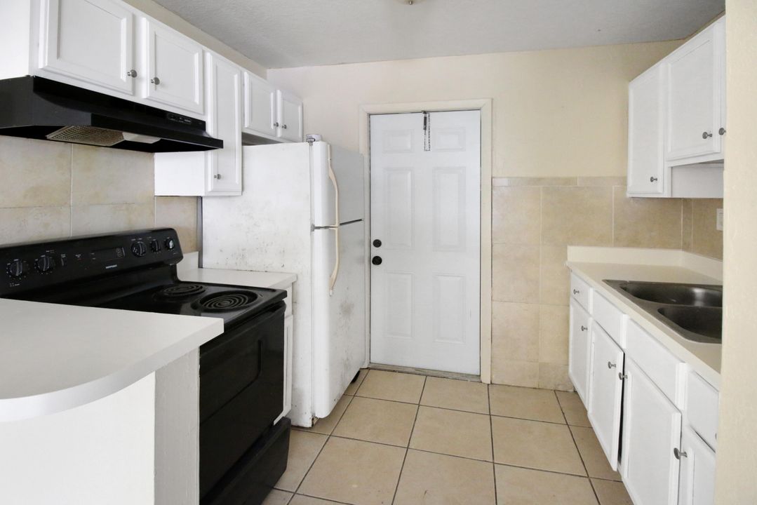 Recently Rented: $895 (2 beds, 1 baths, 680 Square Feet)