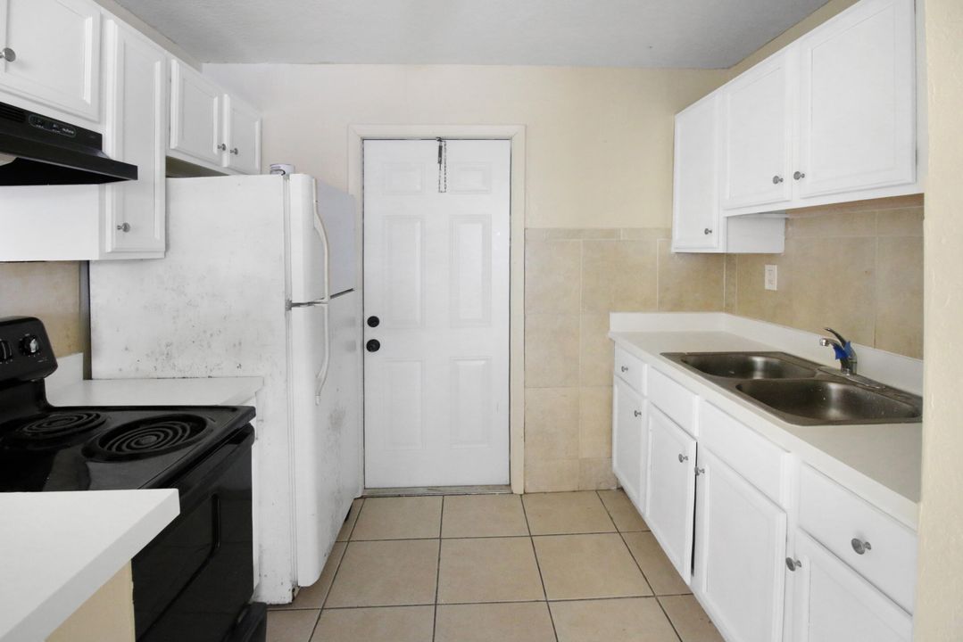 Recently Rented: $895 (2 beds, 1 baths, 680 Square Feet)