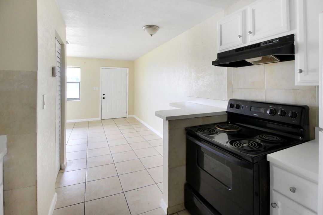 Recently Rented: $895 (2 beds, 1 baths, 680 Square Feet)