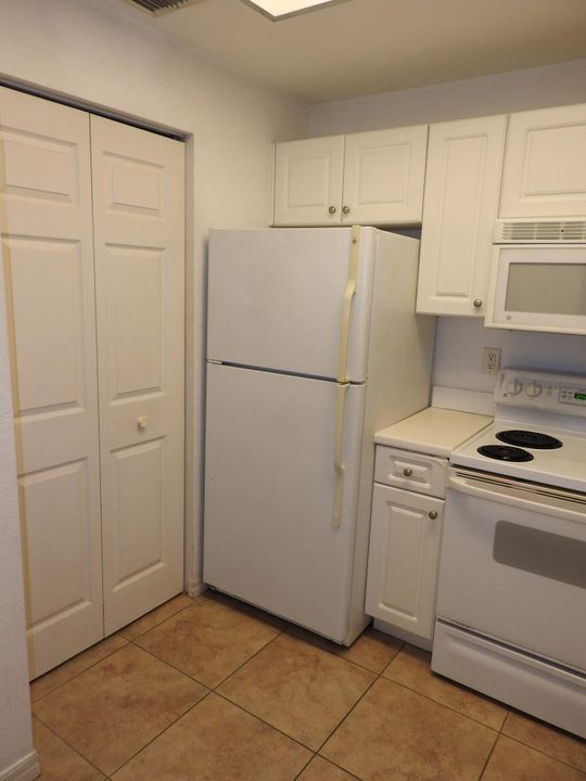 Recently Rented: $1,850 (2 beds, 2 baths, 1057 Square Feet)