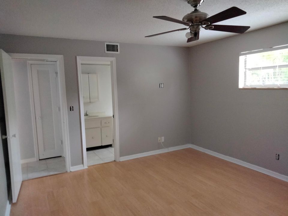 Recently Rented: $1,250 (1 beds, 1 baths, 795 Square Feet)