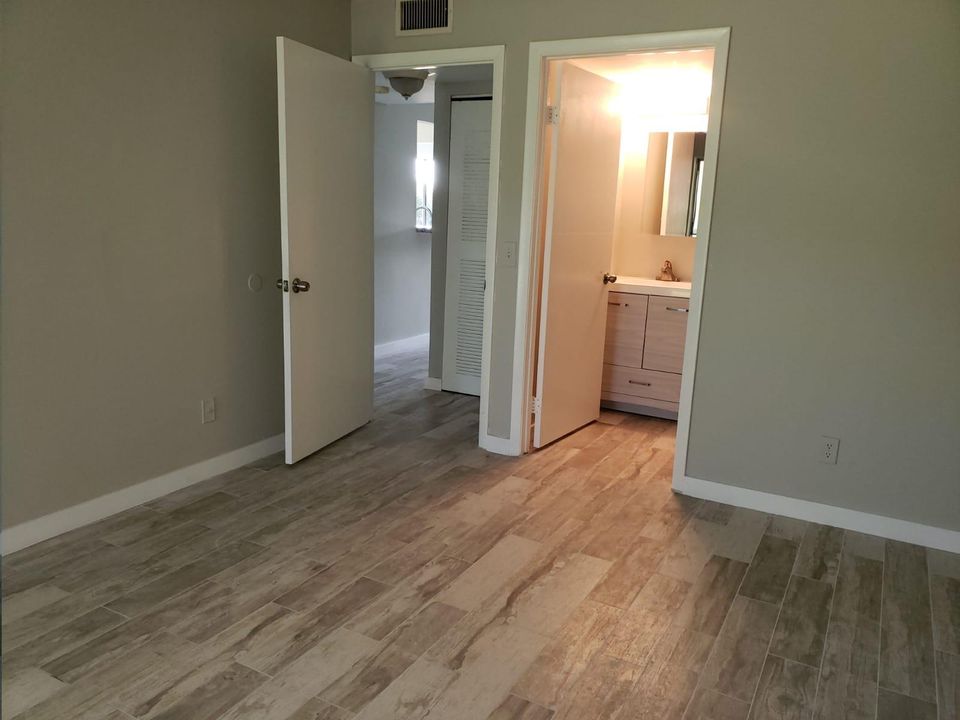 Recently Rented: $1,500 (2 beds, 2 baths, 921 Square Feet)