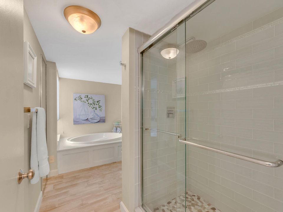 最近售出: $305,000 (2 贝兹, 2 浴室, 1254 平方英尺)