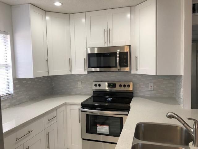 Recently Rented: $1,300 (2 beds, 2 baths, 883 Square Feet)
