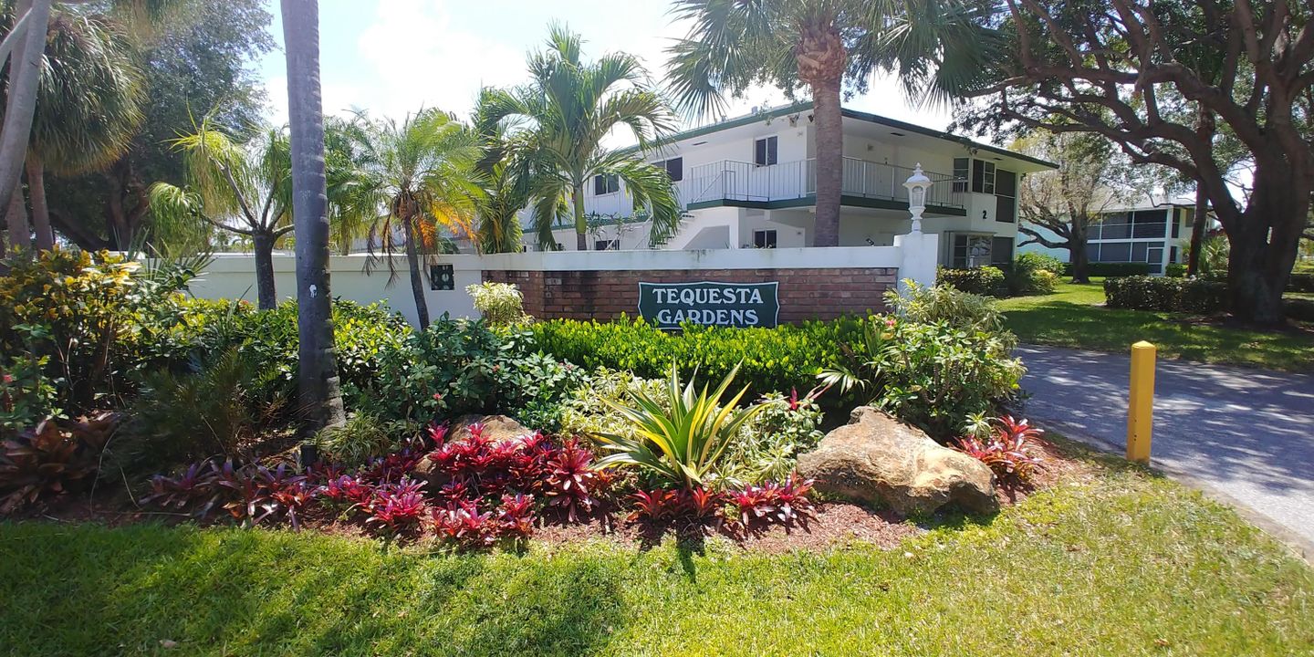 Recently Sold: $220,000 (2 beds, 2 baths, 910 Square Feet)